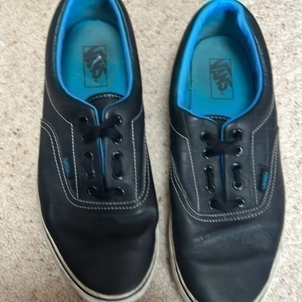 Vans Black Leather Low Top Sneakers Blue Interior Men’s Size 11